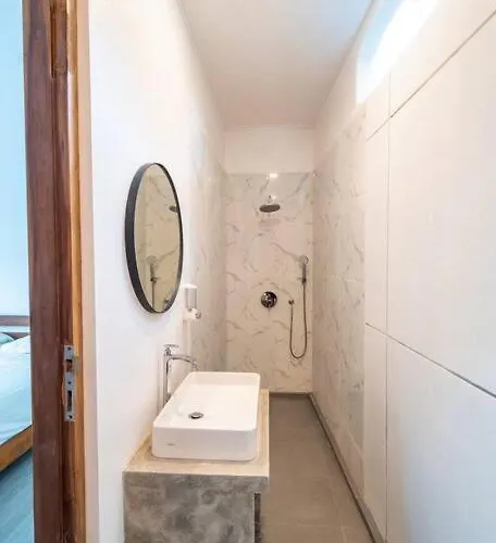 Modern 4bdr With Patio & Private Pool Berawa Villa Canggu