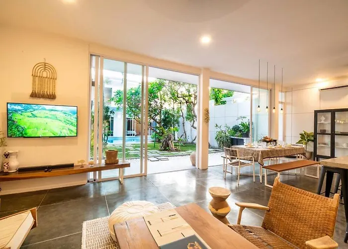 Modern 4bdr With Patio & Private Pool Berawa Villa Canggu