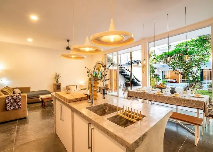 Modern 4bdr With Patio & Private Pool Berawa Villa Canggu