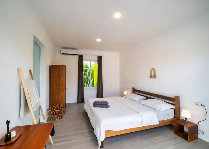 Modern 4bdr With Patio & Private Pool Berawa Villa Canggu