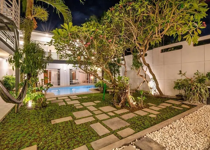 Modern 4bdr With Patio & Private Pool Berawa Villa Canggu